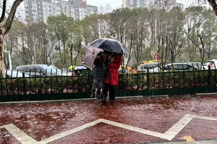 南京雨中溫馨日常