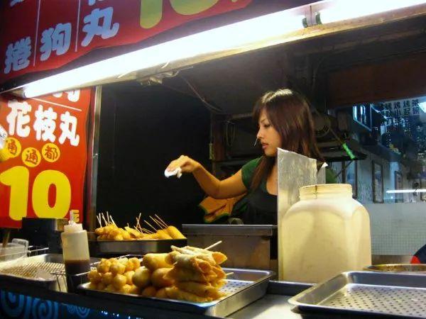 臺灣小巷深處的隱藏美食，探索最新極品美食之旅